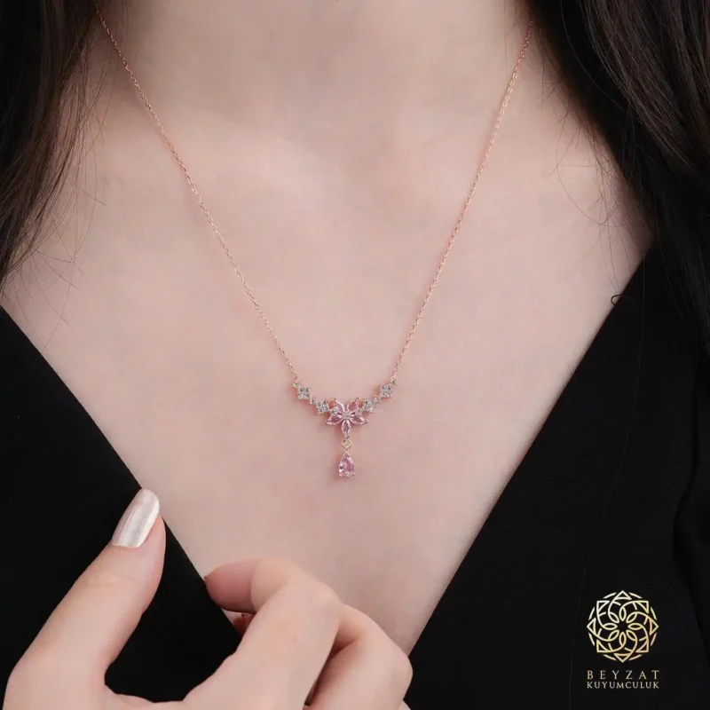 Pembe Nergis Çiçeği Kolye