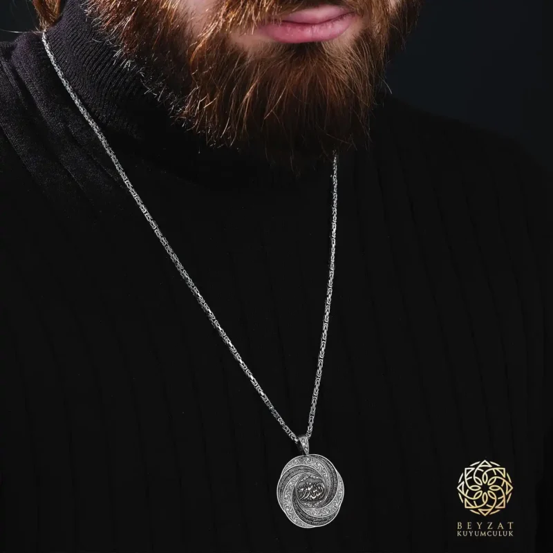 Ayetel kürsi İşlemeli Gravür Madalyon Kolye Modeli