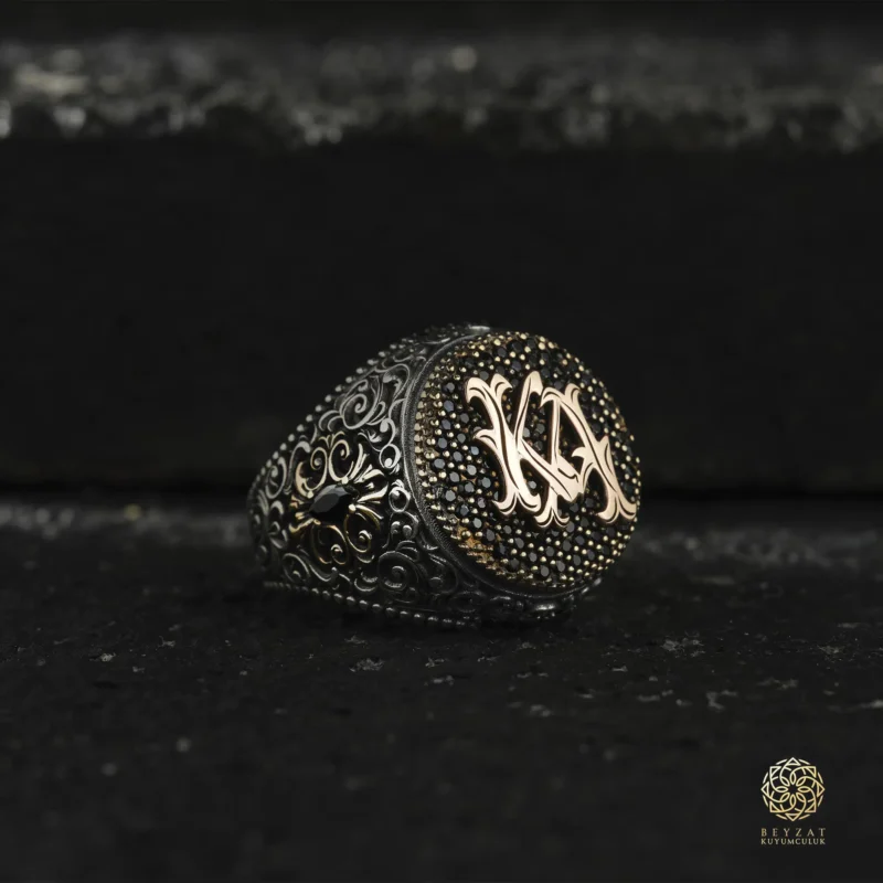 BEYZAT 2025 NISAN23292 copy Siyah Mikro Taşlı Harfli Gümüş Yüzük