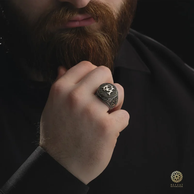 BEYZAT 2025 NISAN24129 copy Siyah Mikro Taşlı Harfli Gümüş Yüzük
