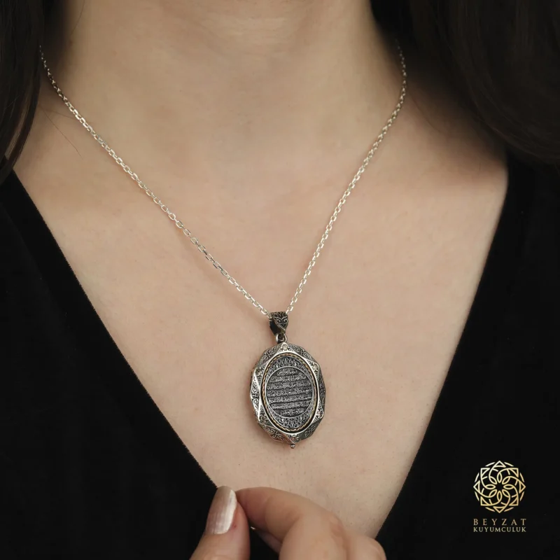 Dualı İsimli Gümüş Madalyon Kolye